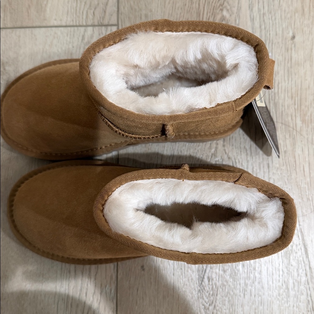 Uggs - Picture 2 of 5